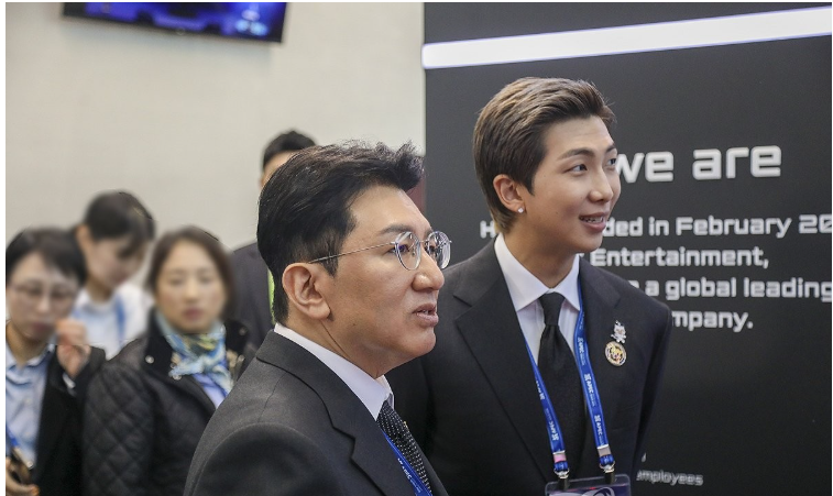 경찰, 불법 주식 거래 의혹으로 하이브 의장 구속영장 신청